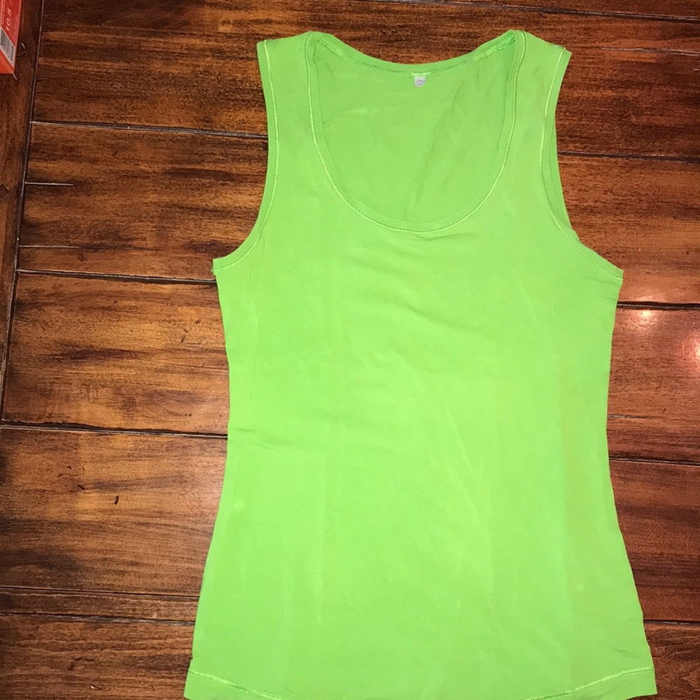 Lululemon lime green tank with scoop neck
